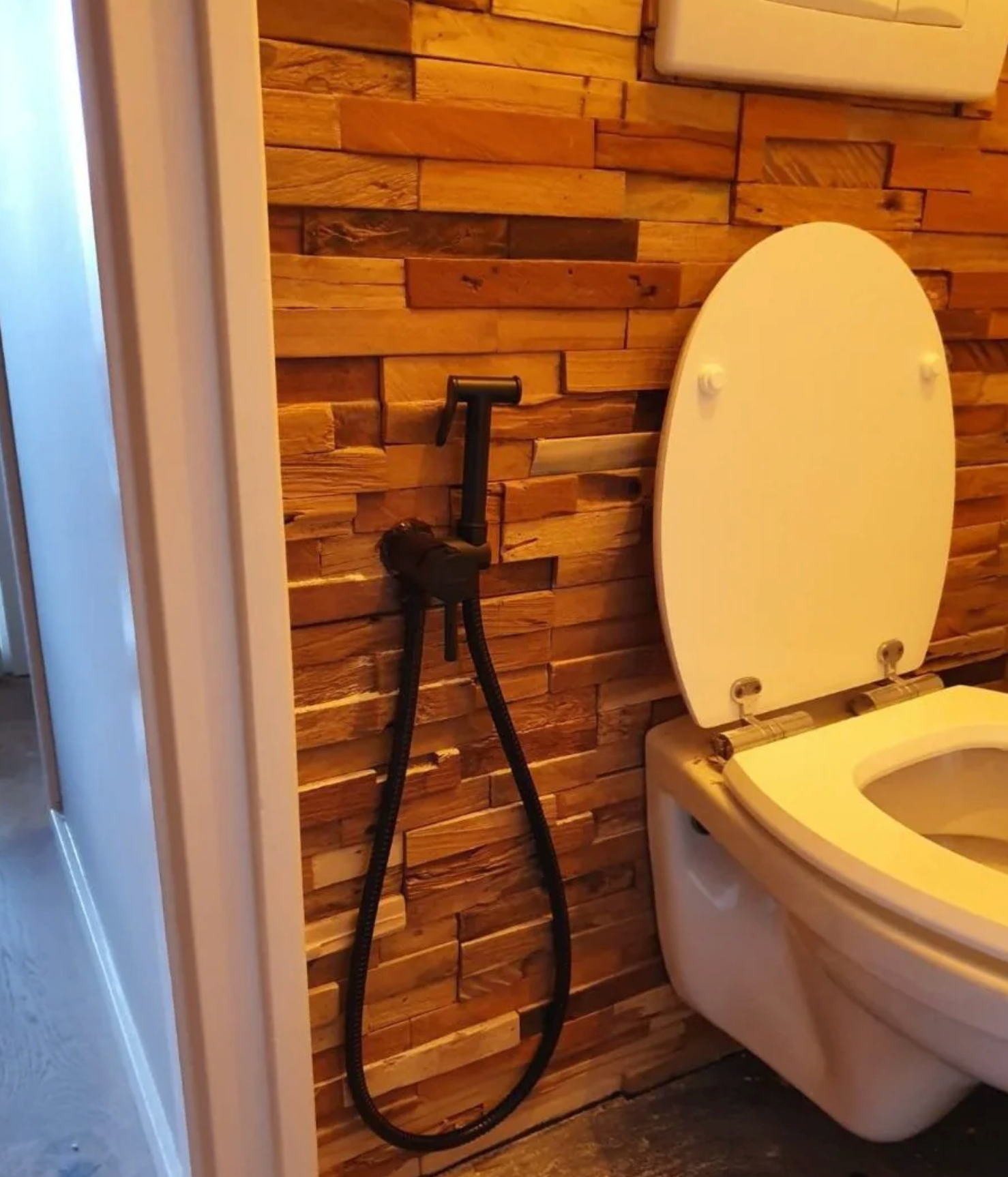 Hotvalve built-in toilet shower set made of stainless steel black (hot water) 